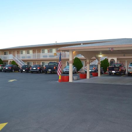 Budget Inn Нийдълс Екстериор снимка